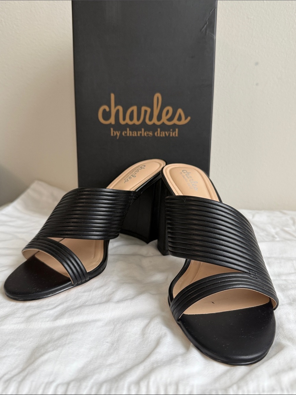 Charles by Charles David Ribbed Crossover Mule- Block Heel- Black- 7- EUC